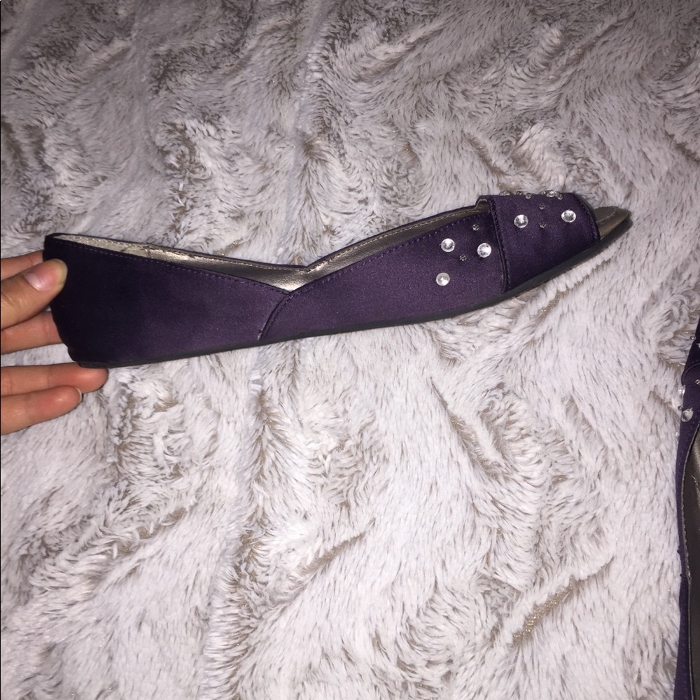 Open toe flats